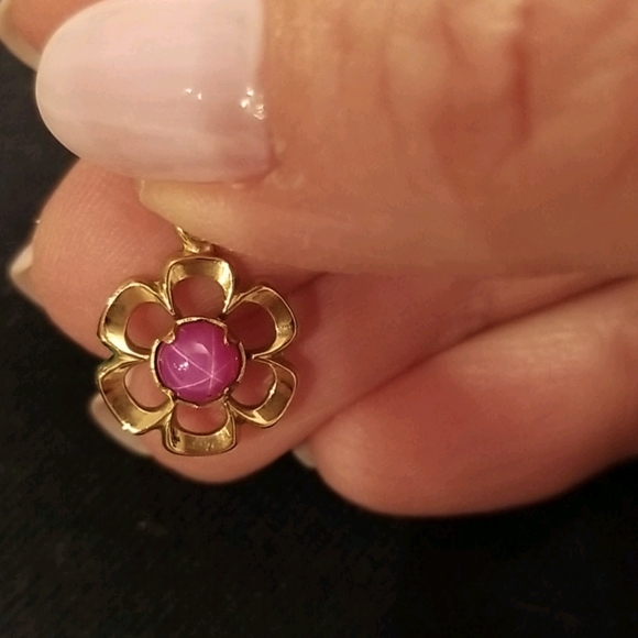 Jewelry - Moonstone gold flower pendant